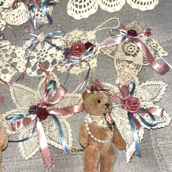 Lot- Most Handmade Christmas Ornaments. Also, 1 lace ornament and 2 bears - Picture 4 of 5